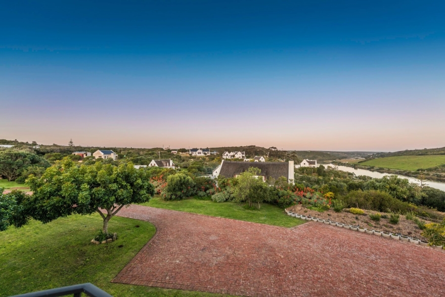 4 Bedroom Property for Sale in Stilbaai Oos Western Cape